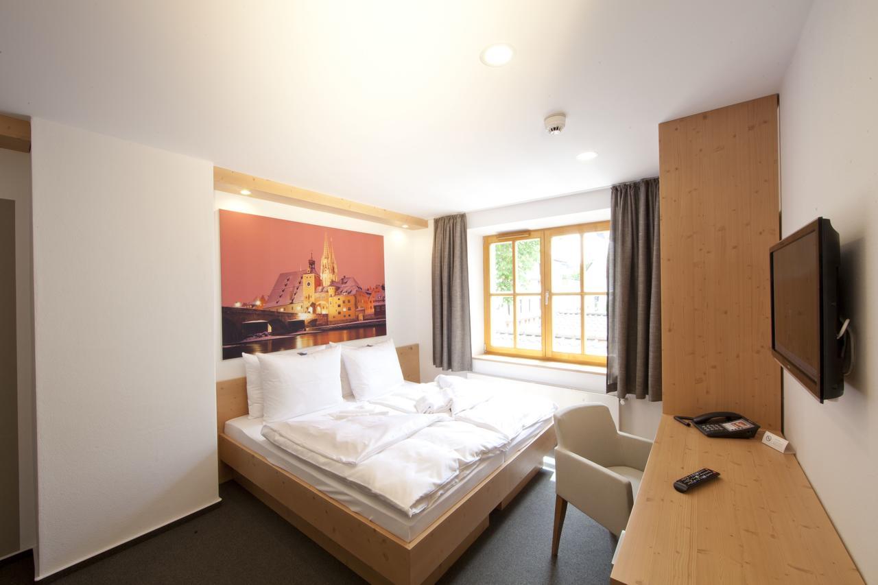 Hotel "Beim Butz" Worth an der Donau Pokój zdjęcie